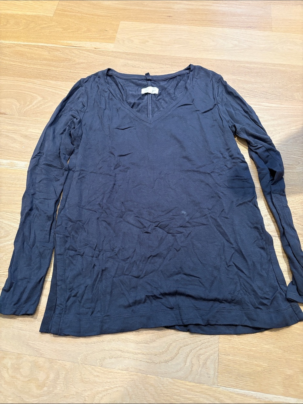 Lou & Grey Black V-Neck Long Sleeve Tee